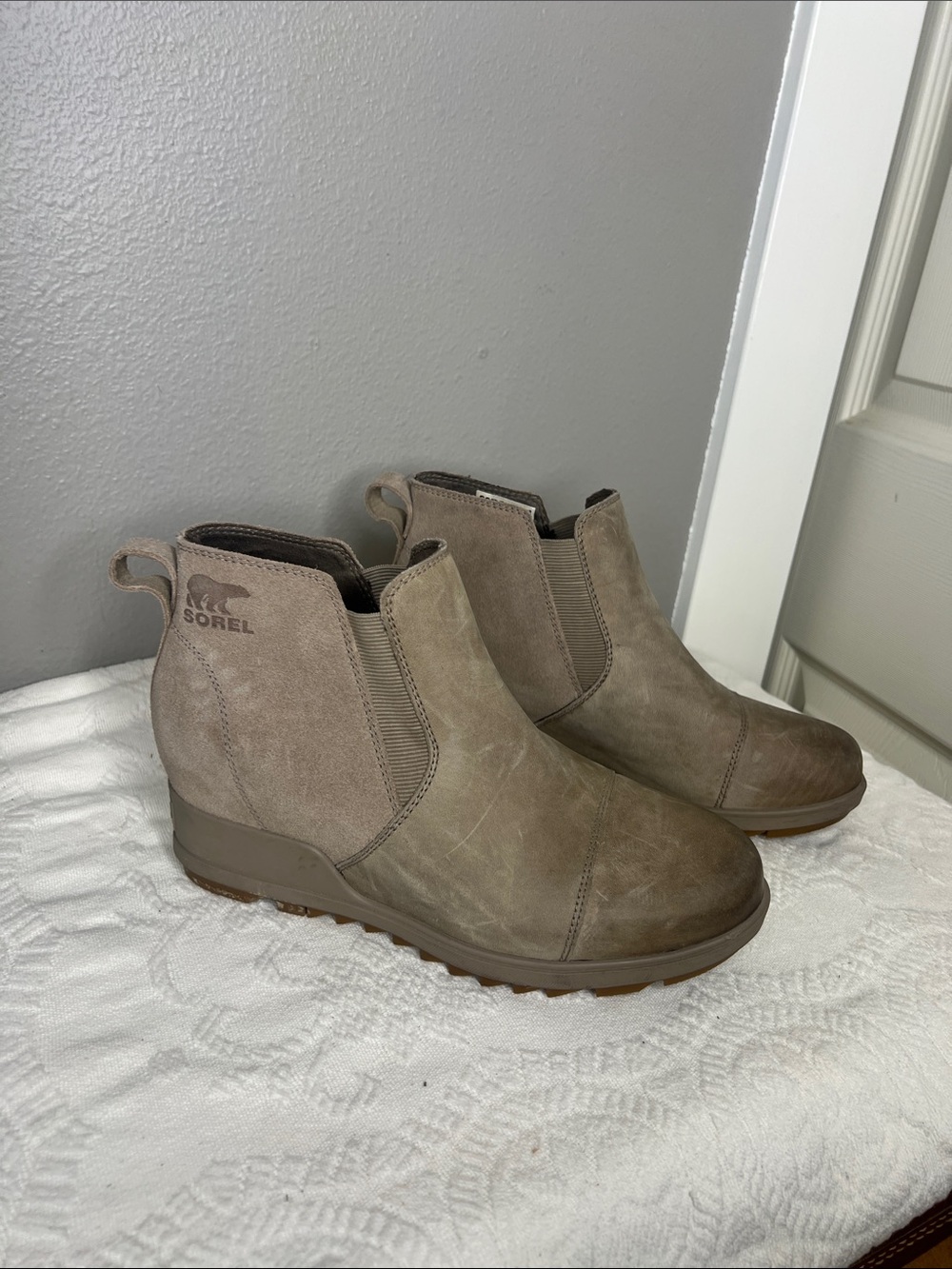 Sorel Taupe Eve ll Chelsea Wedge Booties Size 8